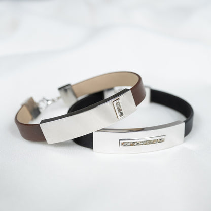 Lederen armband voorzien van as of haar in sluiting in zilver of goud. alle
