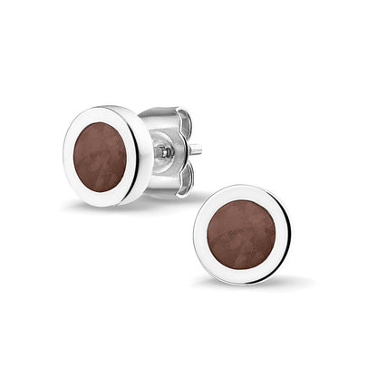 Rond gevormde oorstekers 8 mm aan de voorzijde zichtbaar gevuld met as of haar. Brown