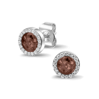 Oorstekers 8 mm rondom afgewerkt met zirkonia's zichtbaar gevuld met as of haar. Brown