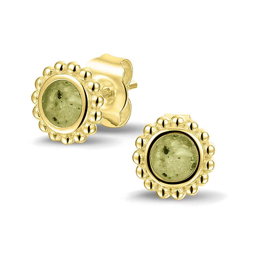 Twee stuks ronde oorstekers 8 mm zichtbaar gevuld met as of haar. Olive