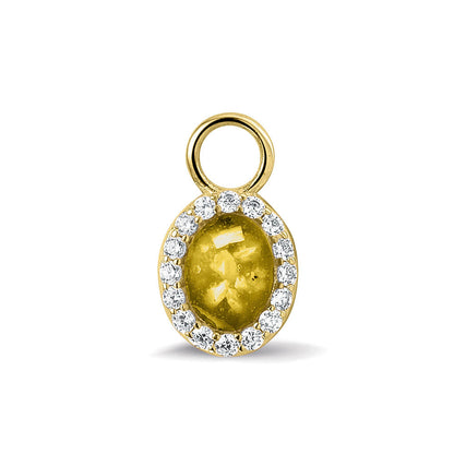 Ovaal gevormde oorhangers, 18 mm lang rondom afgewerkt met zirkonia's, aan de voorzijde zichtbaar gevuld met as of haar. Yellow