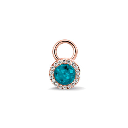 Oorhangers 8 mm diameter, rondom afgewerkt met zirkonia's, aan de voorzijde zichtbaar gevuld met as of haar. Turquoise