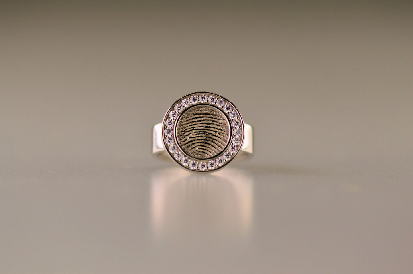 Ring met vingerafdruk