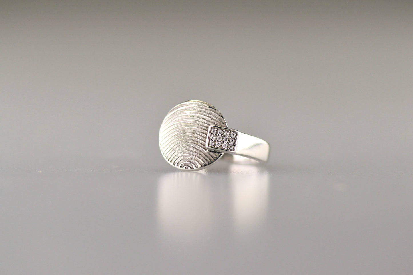Ring met vingerafdruk