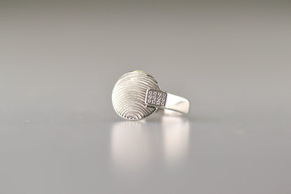 Ring met vingerafdruk