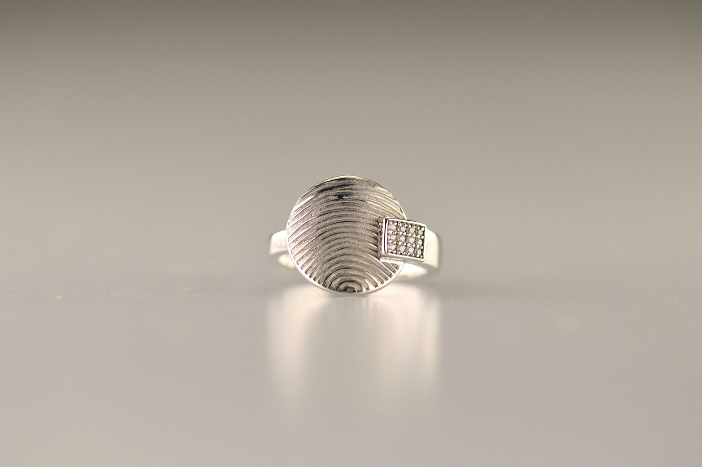 Ring met vingerafdruk