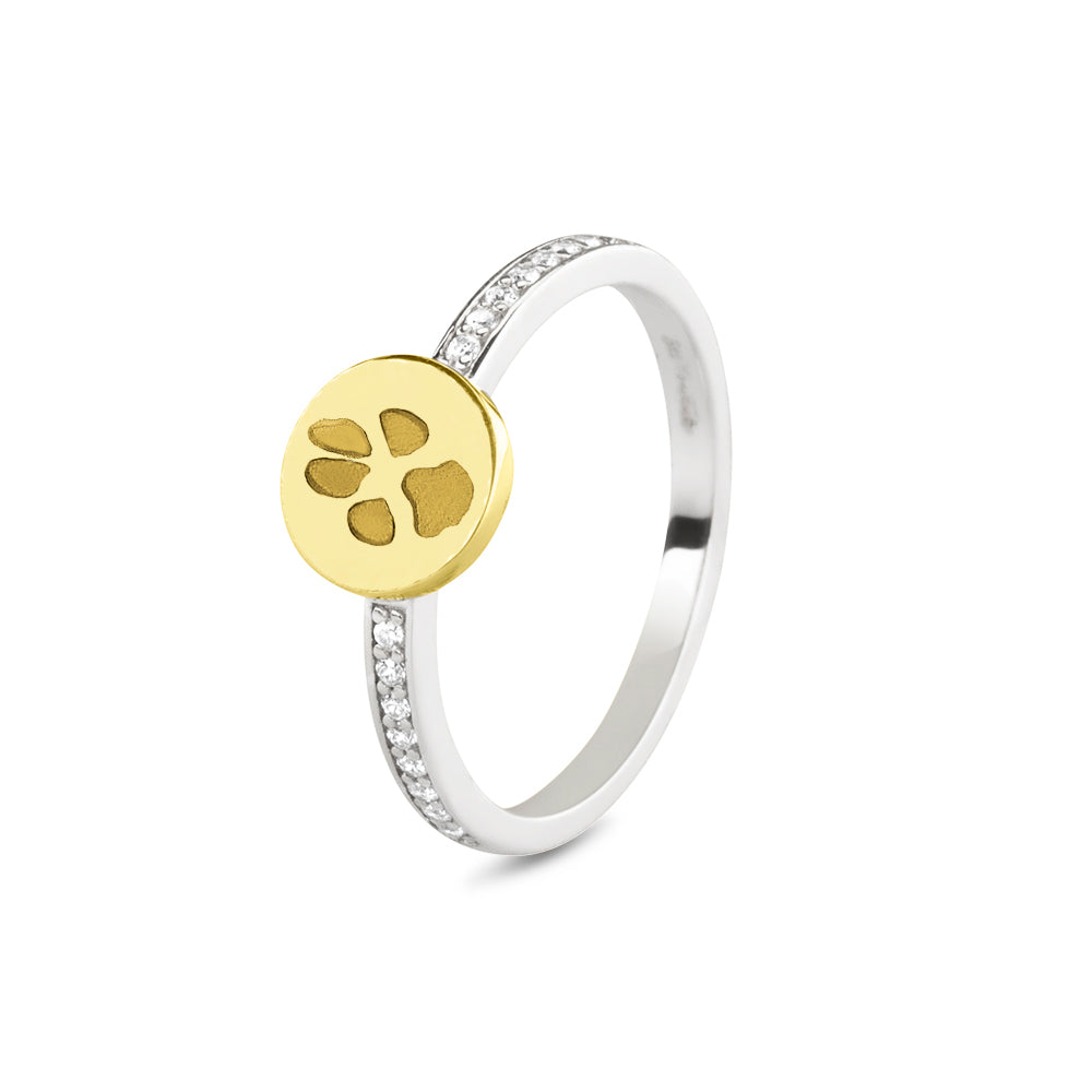 ring geelgoud voorzien van een 14 KT gravure, de ringband is in de bovenste helft afgewerkt met zirkonia's. geelgoud