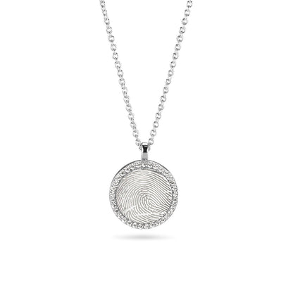 Hanger witgoud voorzien van een gravure uit collectie gedenksieraden. witgoud