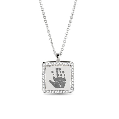 Hanger witgoud voorzien van een gravure uit collectie gedenksieraden. witgoud