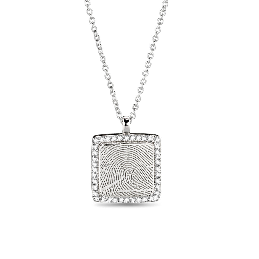 Hanger witgoud voorzien van een gravure uit collectie gedenksieraden. witgoud