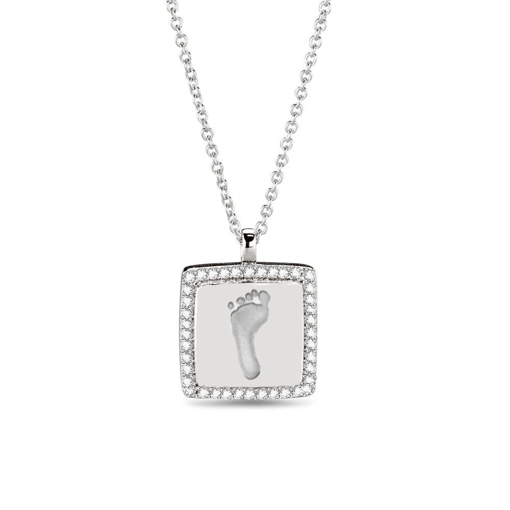 Hanger witgoud voorzien van een gravure uit collectie gedenksieraden. witgoud