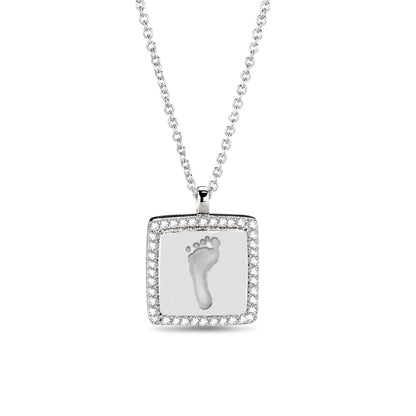 Hanger witgoud voorzien van een gravure uit collectie gedenksieraden. witgoud