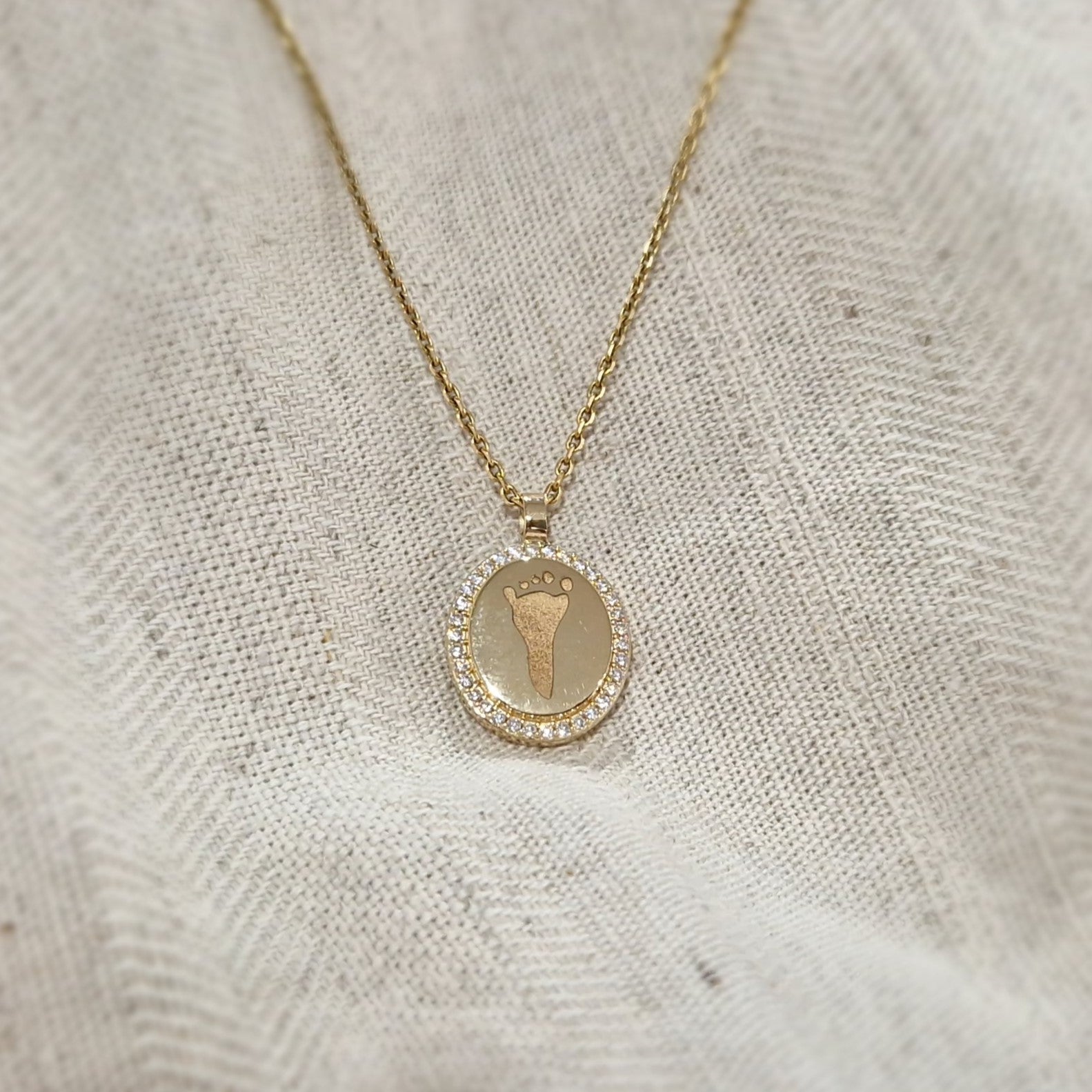 Hanger voorzien van een gravure uit collectie gedenksieraden. Alle