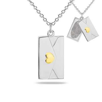Envelop hanger inclusief collier uit de collectie gedenksieraden met gravure. Geelgoud