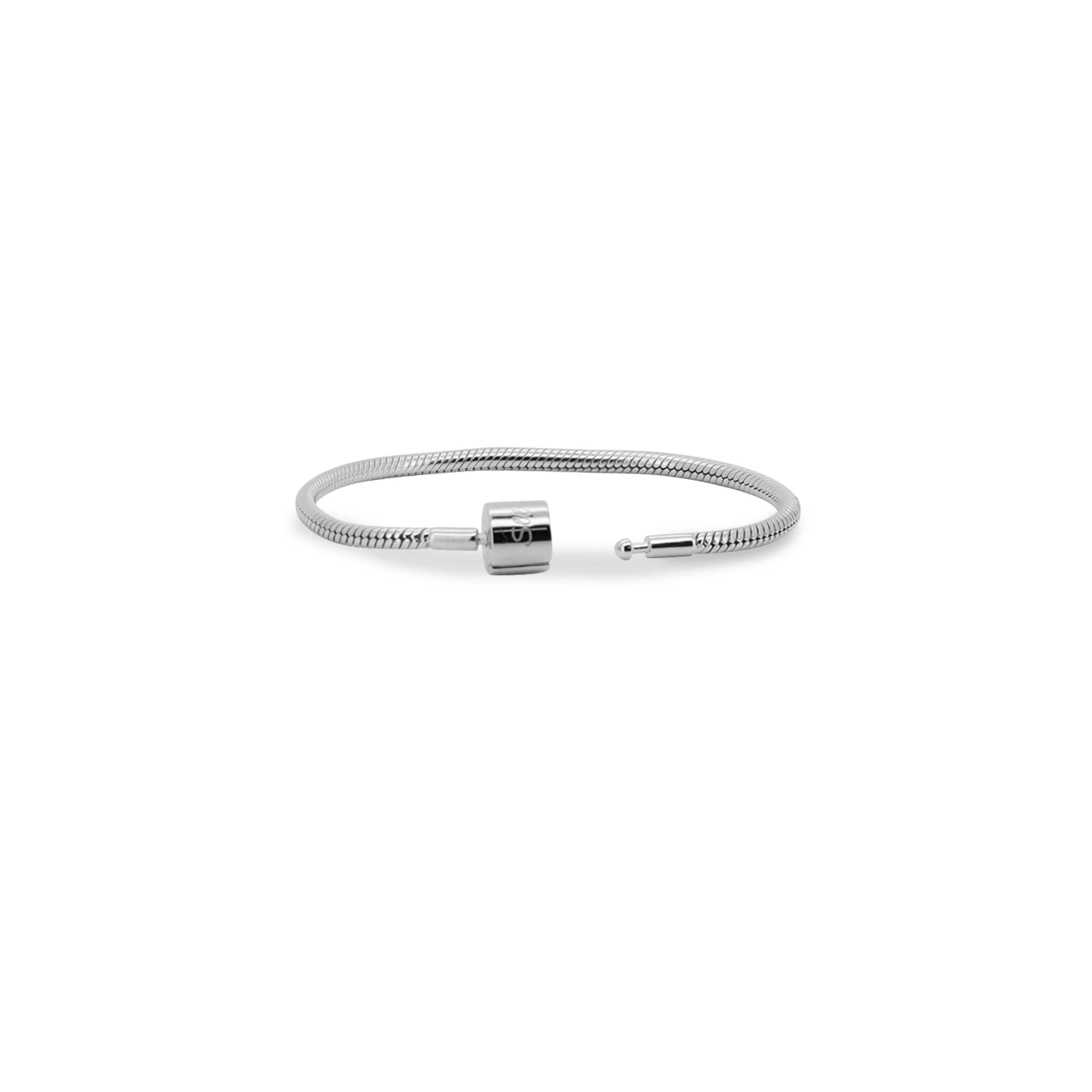 Zilveren bedelarmband verkrijgbaar in 3 lengtematen. In de armband zelf kan geen as of haar bewaard worden, enkel in de bedels. Tevens geschikt voor pandora bedels.