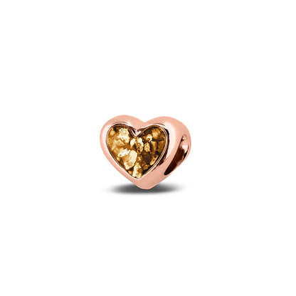 Hartvormige asbedel, aan beide zijdes zichtbaar gevuld met as of haar. Het vullen en sealen met onze speciale hars met een keuze in 20 kleuren, wordt in onze ambachtelijke edelsmederij gedaan. Gold