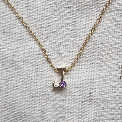 Geelgouden letter gedenkhanger met geboortesteentje inclusief collier