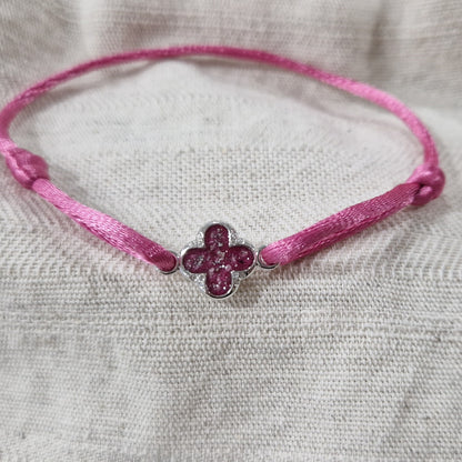 Satijnen koord armband, met klavertje vier
