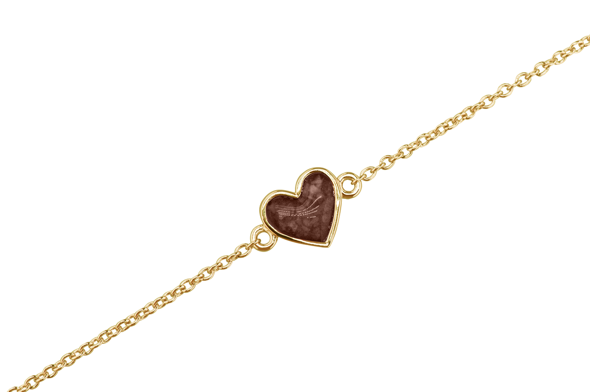 as armband met hartje als gedenksieraad. Brown