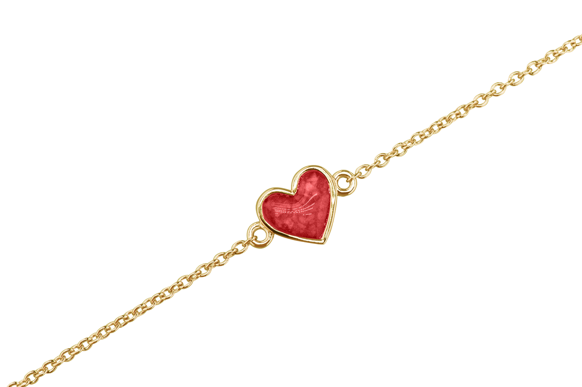 as armband met hartje als gedenksieraad. Red