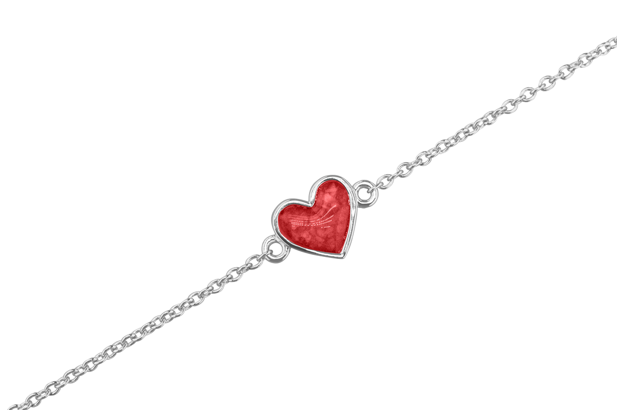 as armband met hartje als gedenksieraad. Red