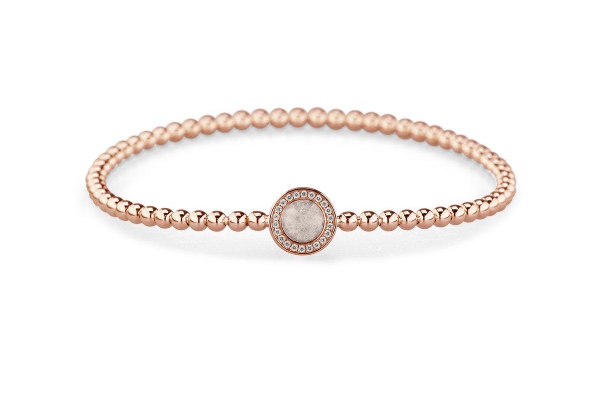 Flexibele as armband met rondje als compartiment gezet rondom met zirconia's voor as of haar. Silver