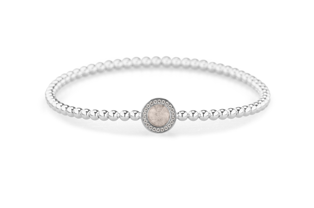 Flexibele as armband met rondje als compartiment gezet rondom met zirconia's voor as of haar. Silver