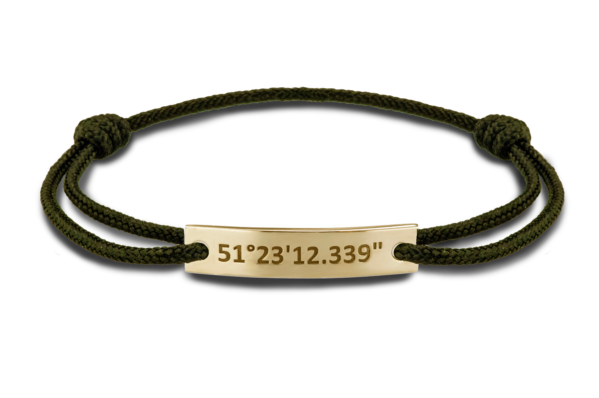 Para koord armband, met graveerplaatje aan de voorzijde. Geelgoud