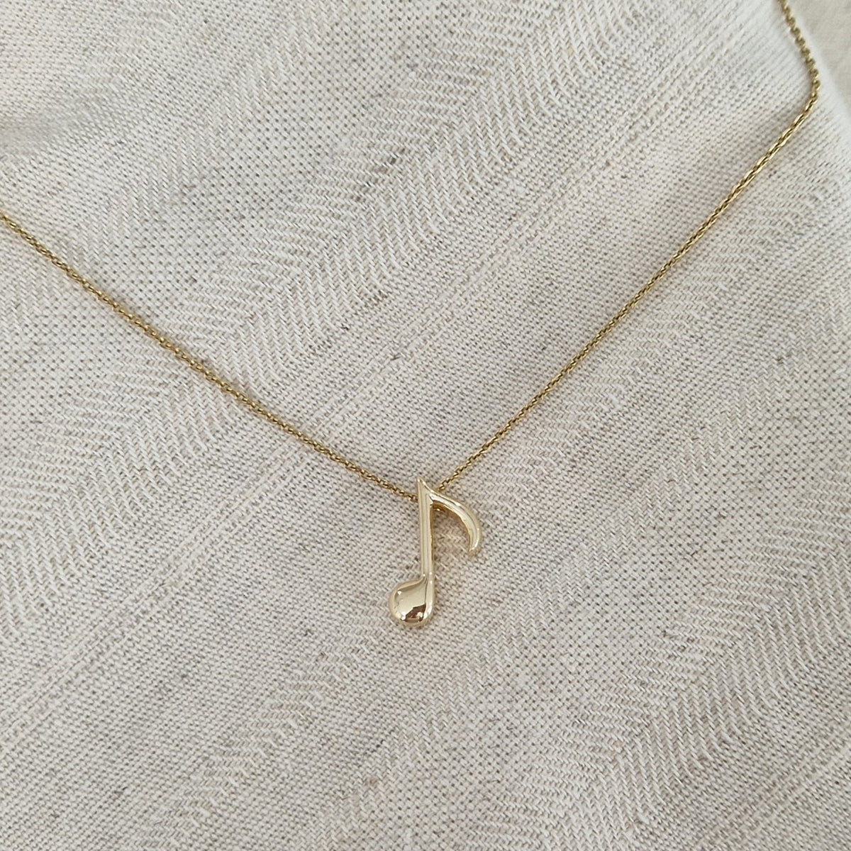Achtste noot ashanger uit deze muziekcollectie gedenksieraden is eenvoudig zelf te vullen en te bestellen in zilver, geelgoud en witgoud.alle