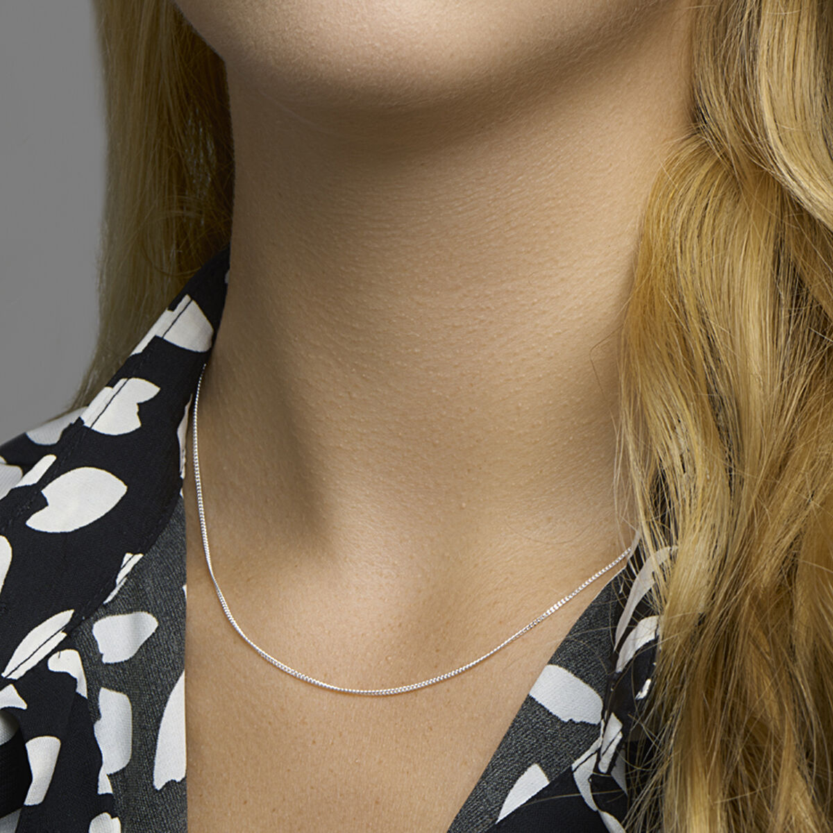 Zilveren collier gepolijst met gourmette schakel. Een exclusief collier met een trendloos design