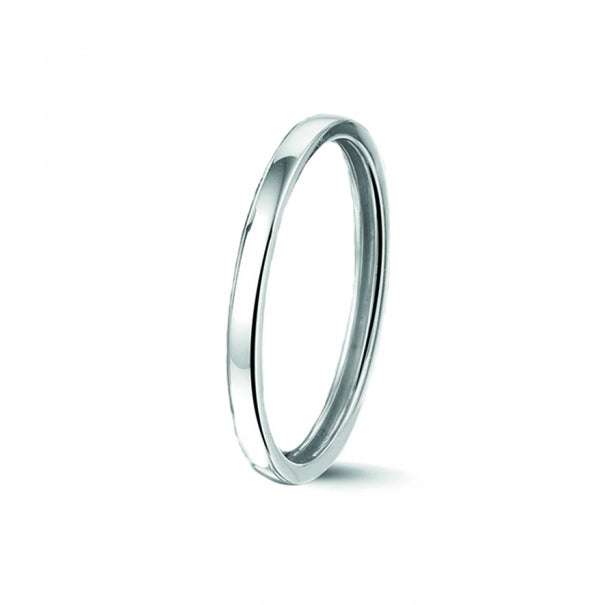 Stijlvolle aanschuifring die gedragen wordt in combinatie met andere ringen uit de collectie gedenksieraden