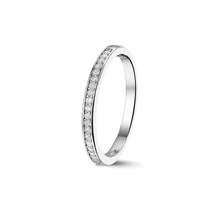 Aanschuifring met de bovenste helft gezet met zirkonia's. Trendy ring