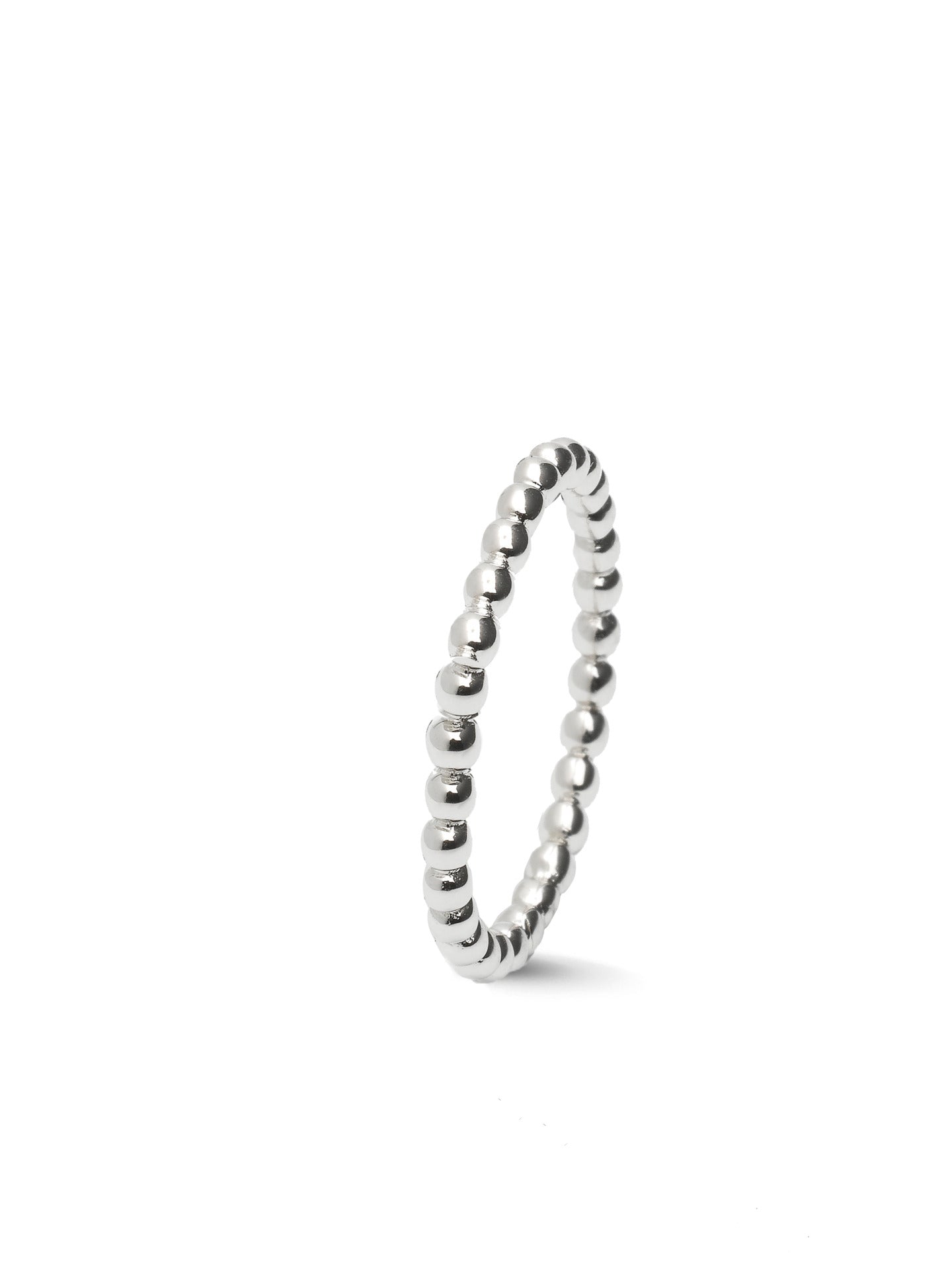 Aanschuifring met bolletjes, trendy ring die gedragen wordt in combinatie met andere ringen uit de collectie gedenksieraden