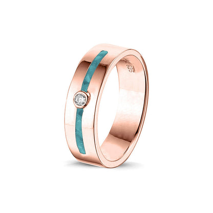 Asring 5 mm uit onze serie gedenksieraden, waar zichtbaar as of haar verwerkt wordt in twee separate compartimenten met in het midden een zirkonia of diamant naar keuze. Aqua