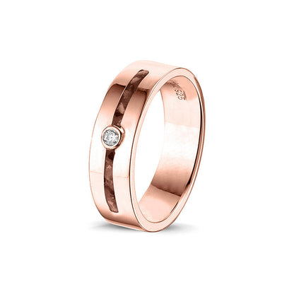 Asring 5 mm uit onze serie gedenksieraden, waar zichtbaar as of haar verwerkt wordt in twee separate compartimenten met in het midden een zirkonia of diamant naar keuze. Brown