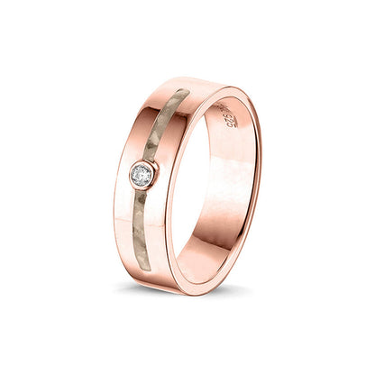 Asring 5 mm uit onze serie gedenksieraden, waar zichtbaar as of haar verwerkt wordt in twee separate compartimenten met in het midden een zirkonia of diamant naar keuze. Transparent