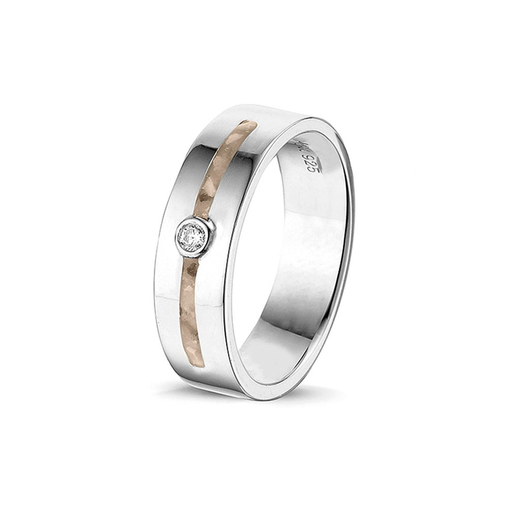 Asring 5 mm uit onze serie gedenksieraden, waar zichtbaar as of haar verwerkt wordt in twee separate compartimenten met in het midden een zirkonia of diamant naar keuze. Transparent