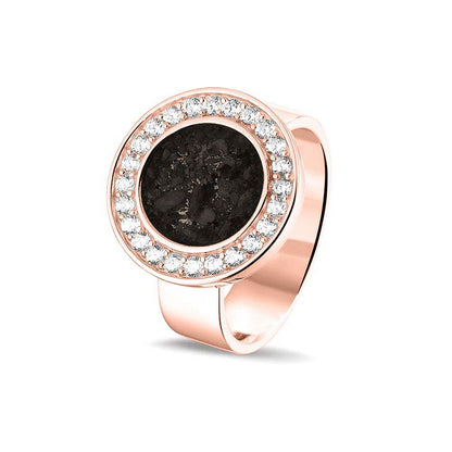 Asring 6 mm uit onze serie gedenksieraden, waar aan de bovenzijde zichtbaar as of haar verwerkt wordt in een rondje, rondom gezet met zirkonia's of diamanten naar keuze. Black