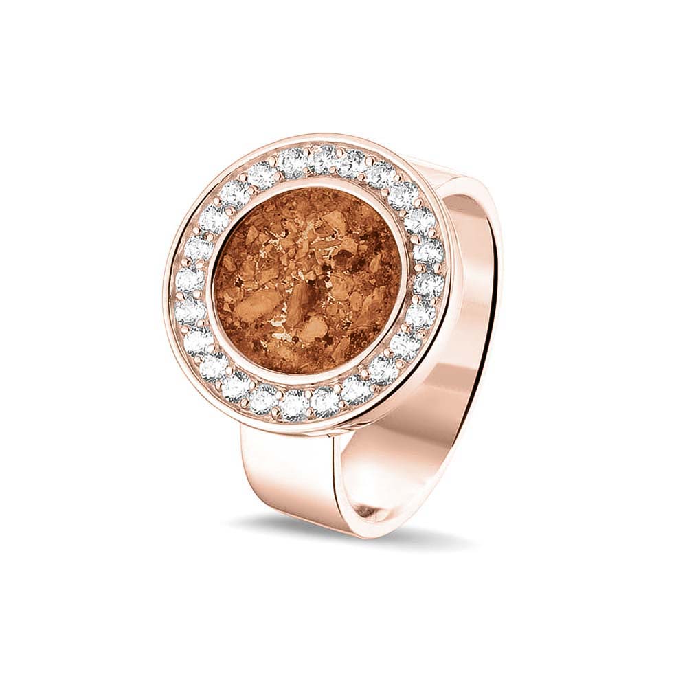 Asring 6 mm uit onze serie gedenksieraden, waar aan de bovenzijde zichtbaar as of haar verwerkt wordt in een rondje, rondom gezet met zirkonia's of diamanten naar keuze. Orange