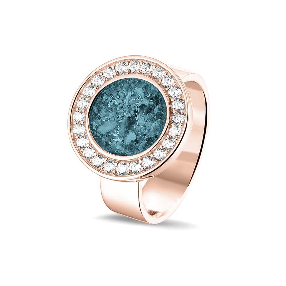 Asring 6 mm uit onze serie gedenksieraden, waar aan de bovenzijde zichtbaar as of haar verwerkt wordt in een rondje, rondom gezet met zirkonia's of diamanten naar keuze. Turquoise