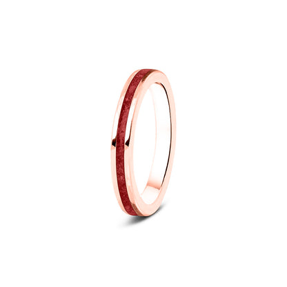 Gedenksieraad, ring 3 mm rondom zichtbaar gevuld met as of haar. Het vullen en sealen met onze speciale hars wordt in onze ambachtelijke edelsmederij gedaan. Red
