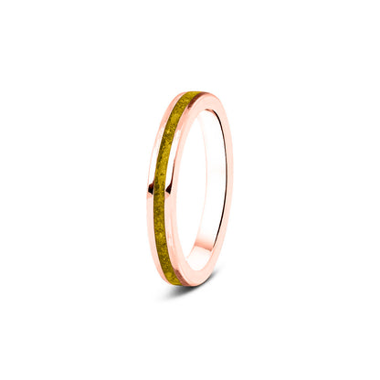 Gedenksieraad, ring 3 mm rondom zichtbaar gevuld met as of haar. Het vullen en sealen met onze speciale hars wordt in onze ambachtelijke edelsmederij gedaan. Yellow