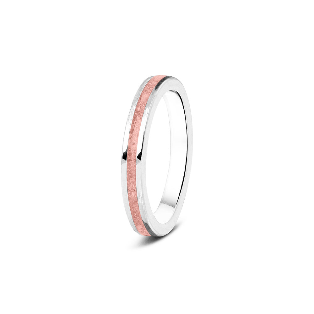 Gedenksieraad, ring 3 mm rondom zichtbaar gevuld met as of haar. Het vullen en sealen met onze speciale hars wordt in onze ambachtelijke edelsmederij gedaan. Blush