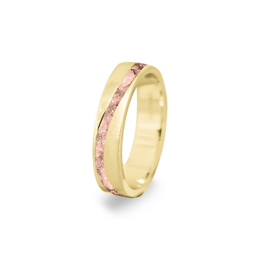 Gedenksieraad, ring  rondom zichtbaar gevuld met as of haar. Het vullen en sealen met onze speciale hars wordt in onze ambachtelijke edelsmederij gedaan. Blush