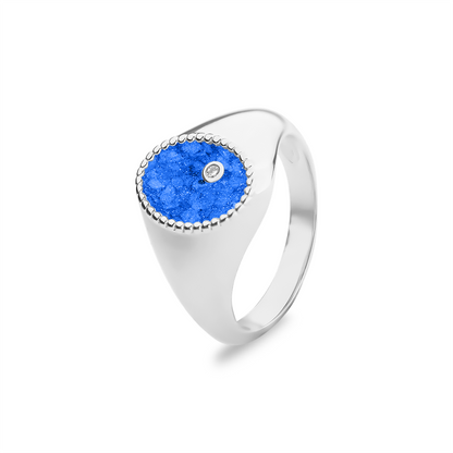 Herinneringsring , waar zichtbaar as of haar verwerkt wordt in het ovale compartiment. blue