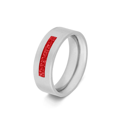 Ring als gedenksieraad 8 mm breed waar de ruimte aan de bovenzijde met as of haar verwerkt wordt.Red