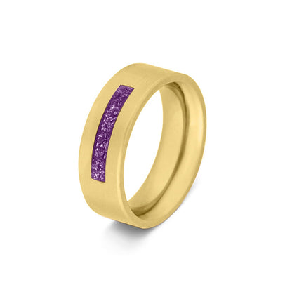 Ring als gedenksieraad 8 mm breed waar de ruimte aan de bovenzijde met as of haar verwerkt wordt.Purple