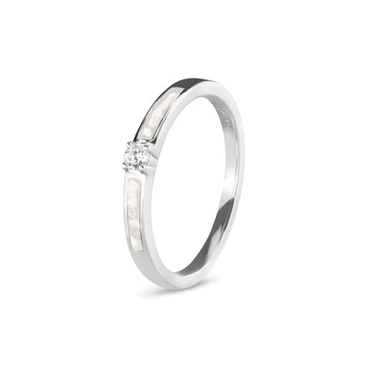 Gedenksieraad, ring 3 mm met (zirkonia of diamant), geflankeerd door twee compartimenten waar zichtbaar as of haar  in verwerkt wordt. White