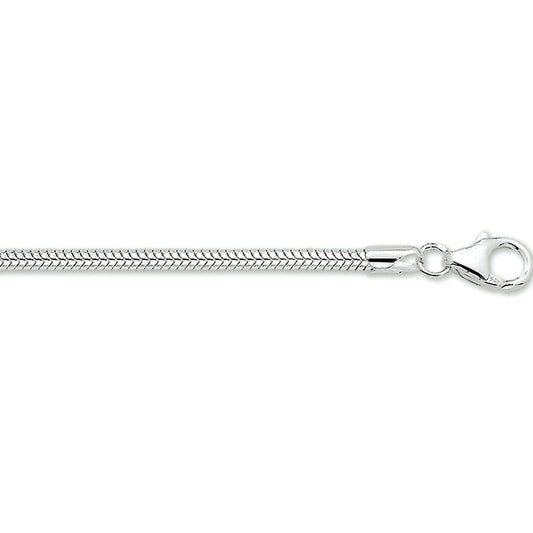 Zilveren collier gepolijst met slangen schakel. Dit type collier heeft een subtiele look. De ketting kan mooi gecombineerd worden met onze zilveren gedenksieraden