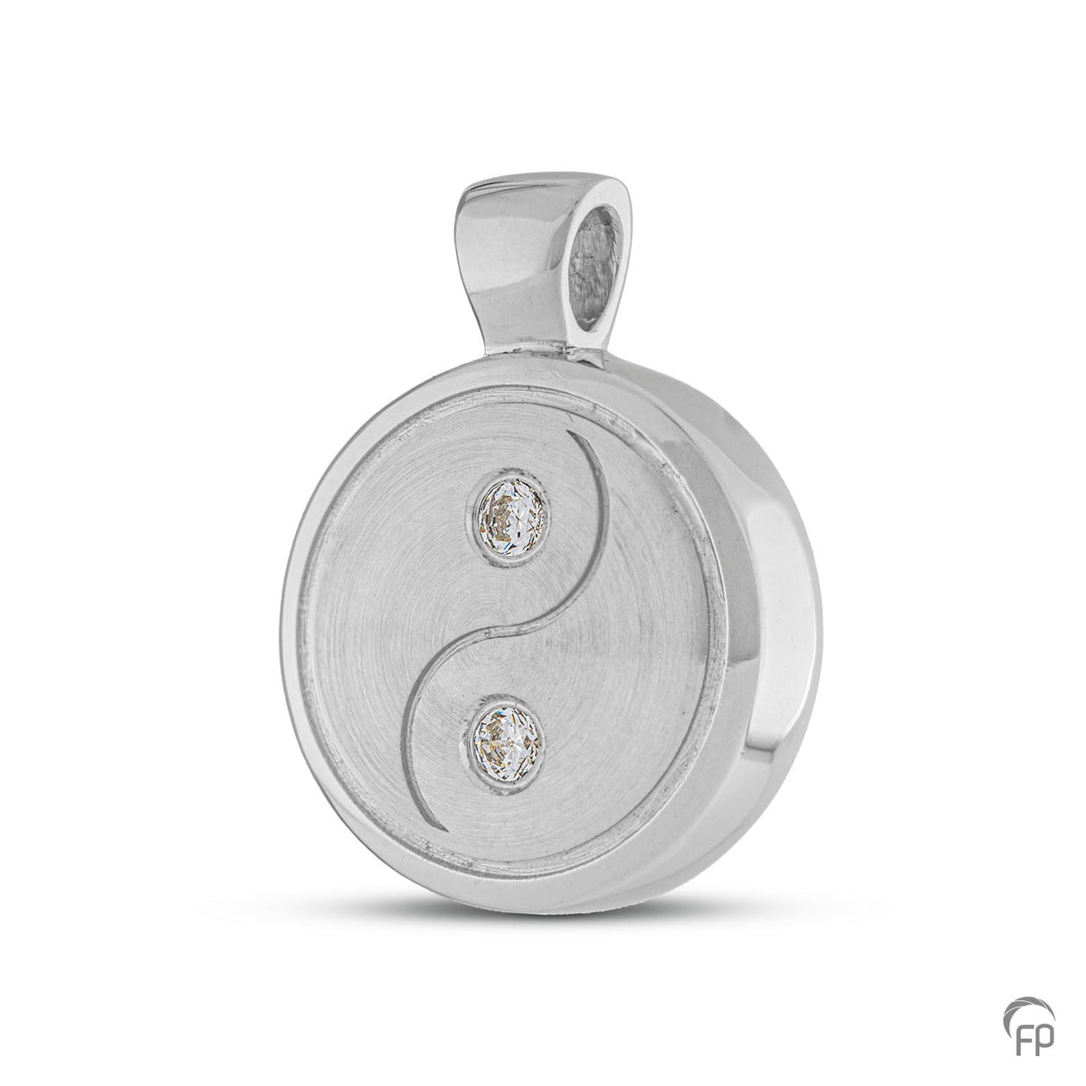 Yin yang hanger, dit sieraad beschikt over 2 askamers. In zilver uitgevoerd met zirkonia's, in goud met diamanten.